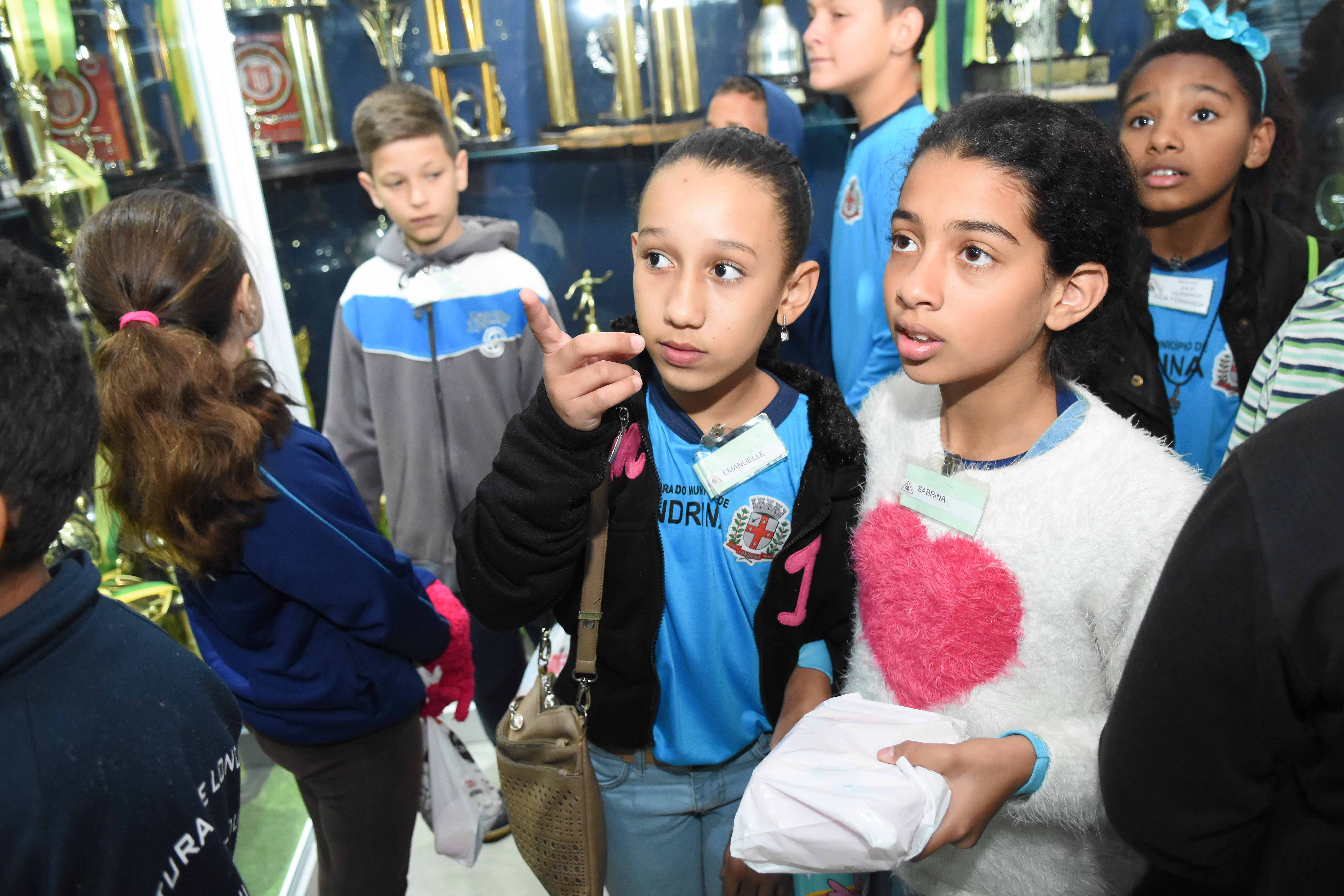 Memorial do Tubarão recebe alunos de escolas do Município de Londrina